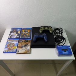 PS4 with 4 games + 2 controllers (Custom)