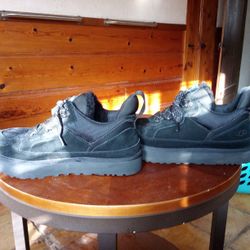 UGG Lowmel Black Size 11