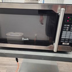 Microwave 0.7 cu ft Avanti