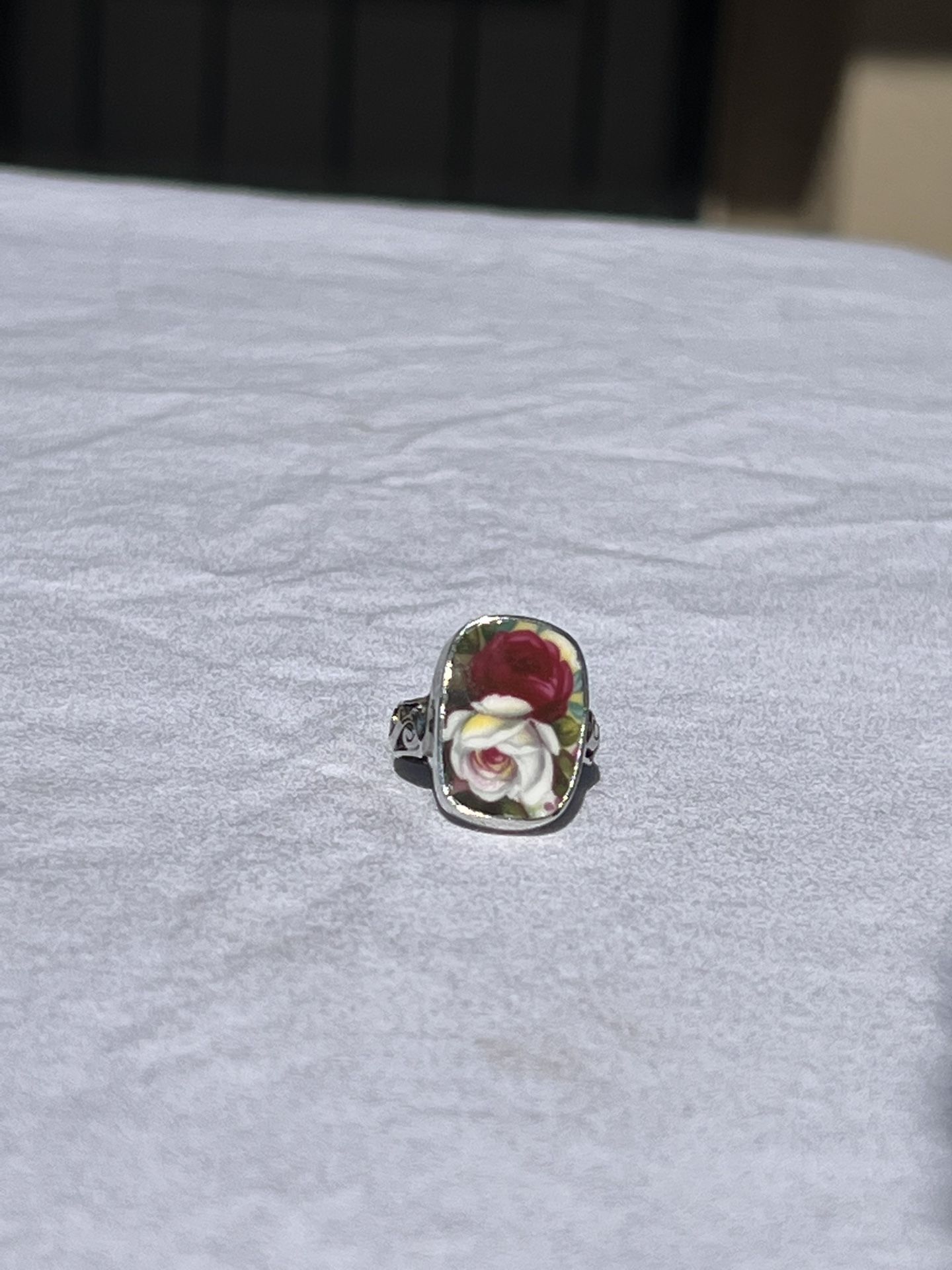 Broken China Women’s Ring - 925 Sterling Silver - Vintage Res & White Rose