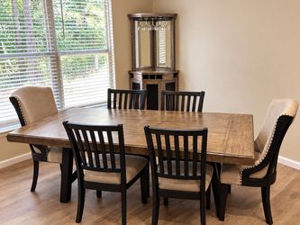 Table set 6 chairs and pice that makes it longer