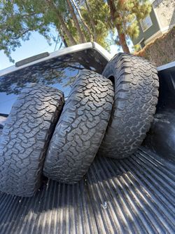 Tengo 4 llantas en muy buenas condiciones, marca BFGOODRICH  ALL-Terrain LT 265/70R17 por solo $180 las 4
