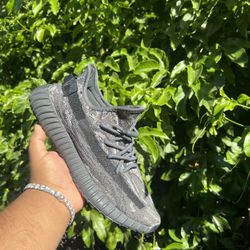 Yeezy 350 ‘dark Salt’