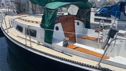 30’ Sailboat: 1980 Newport 30