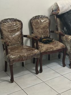 Wooden Kitchen Table and Chairs