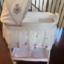 Minnie Mouse bassinet