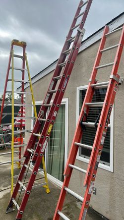 2/24’ Extension Ladders Fiberglass