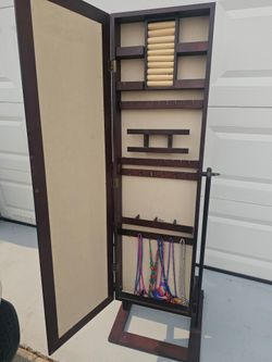 Jewlery standing organizer with mirror