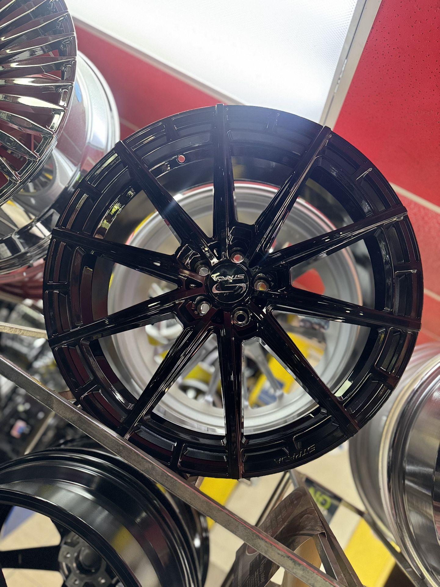 22” Gloss Black Strada Wheels