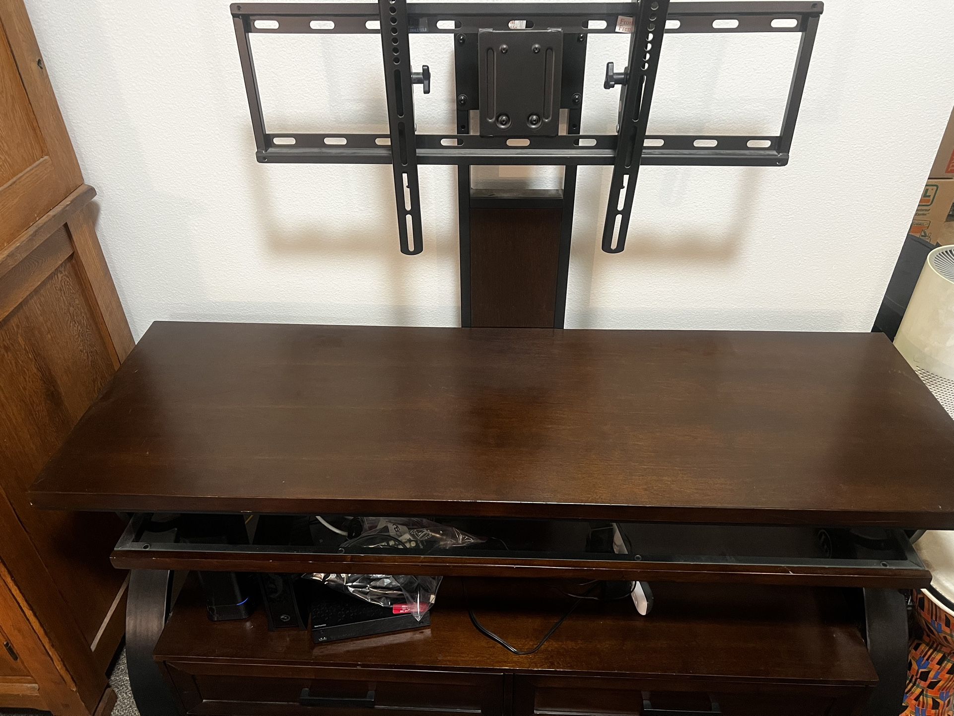 TV Stand/Entertainment Center