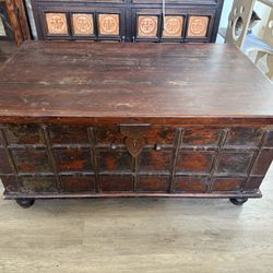 Antique Steamer Trunk Coffee Table