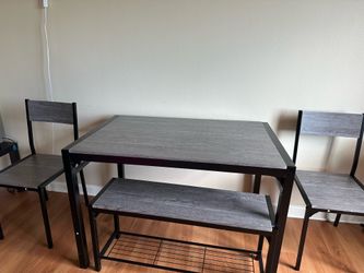 Dining table - Used as New