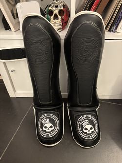 Superare Muay Thai / MMA Shin Guards – Size Large – Black/White