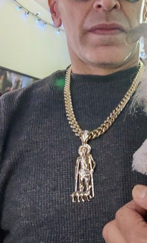MENS MIAMI CUBAN LINK CHAIN & ST. LAZARUS MEDALLION