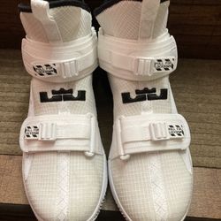 Nike Boys US Size 9 Shoes 