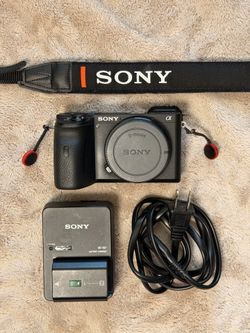 Sony a6600 Mirrorless Camera Body | 13K Shutter | Excellent Condition | OEM Battery and Charger