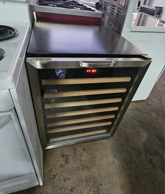 WINE COOLER DANBY DESIGNER.