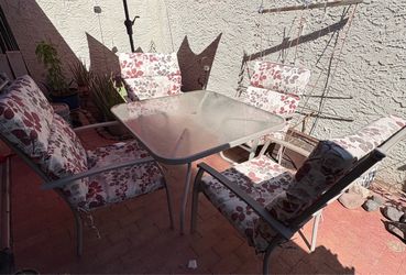 Patio table and chairs set
