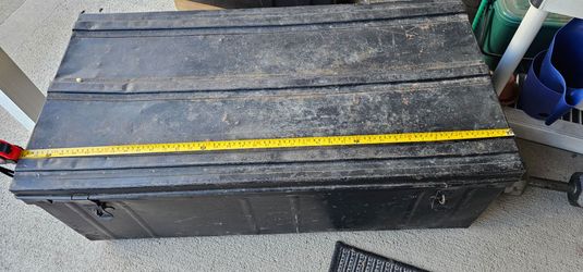 Metal trunk