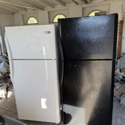 🎅🏻⚜️BOTH HAVE ICE MAKERS❤️BOTH ARE EXCELLENT RUNNING FRIDGES💕WHITE ONE 18 cu ft. $299😍BLACK ONE 21 CU FT $350🇺🇸WILL DELIVER FOR FEE😻BOTH BEEN C