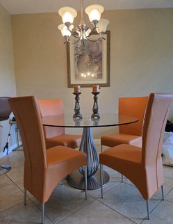 Circular Dining Room Table with 4 Chairs