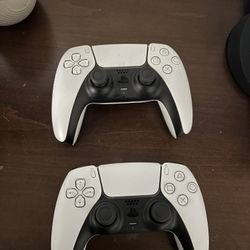 PS5 Controllers