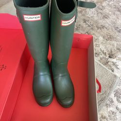 Hunter Tall Rain boots  Sz 8 Green