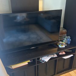 Hisense TV 40” With Remote 