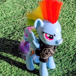 MLP My Little Pony SDCC 2018 Greatest Hits Rainbow Dash Hasbro Toy Loose GUC