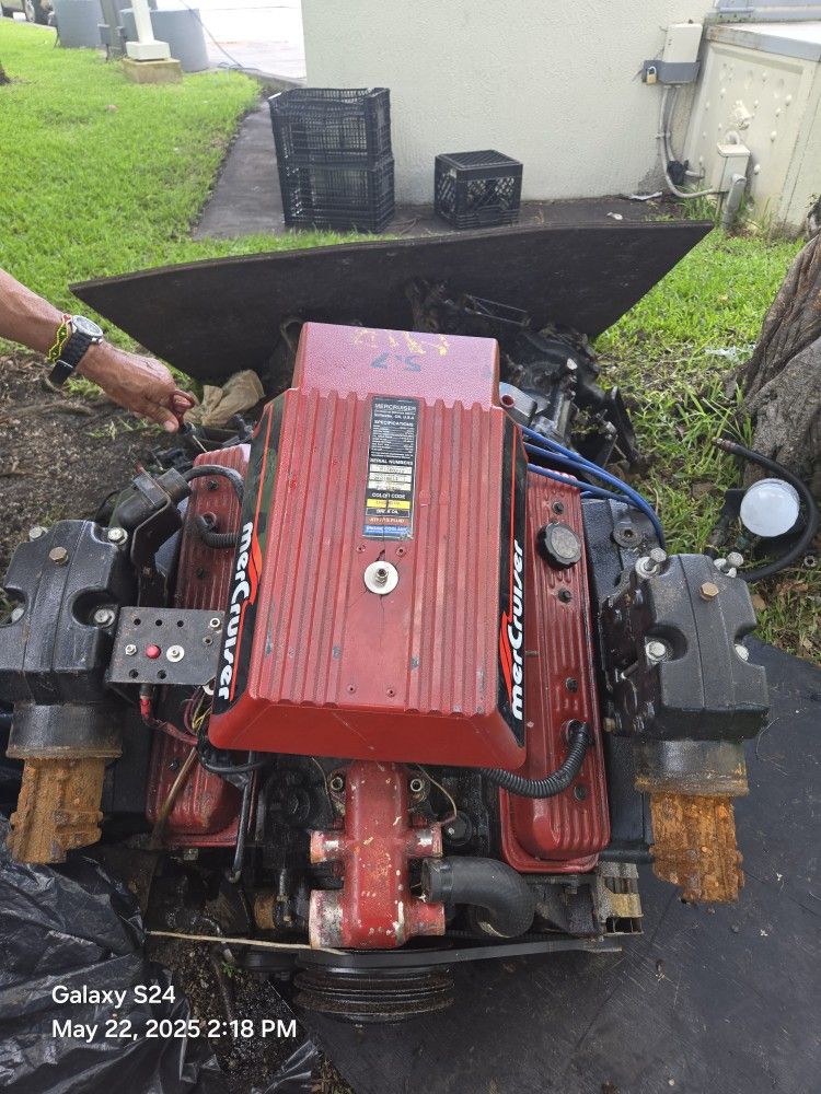 Two Marine Motors With Tramision 5.7
