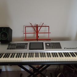 Fantom G8 Roland Keyboard Workstation Piano 