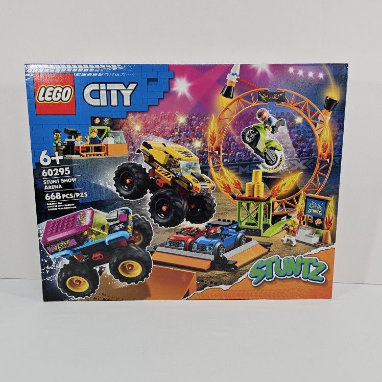 LEGO City Stunt Show Arena 60295 – Retired Set, 668 Pieces, 7 Minifigures, New 
