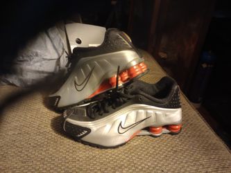 Size 5 US Nike Tennis Shoes