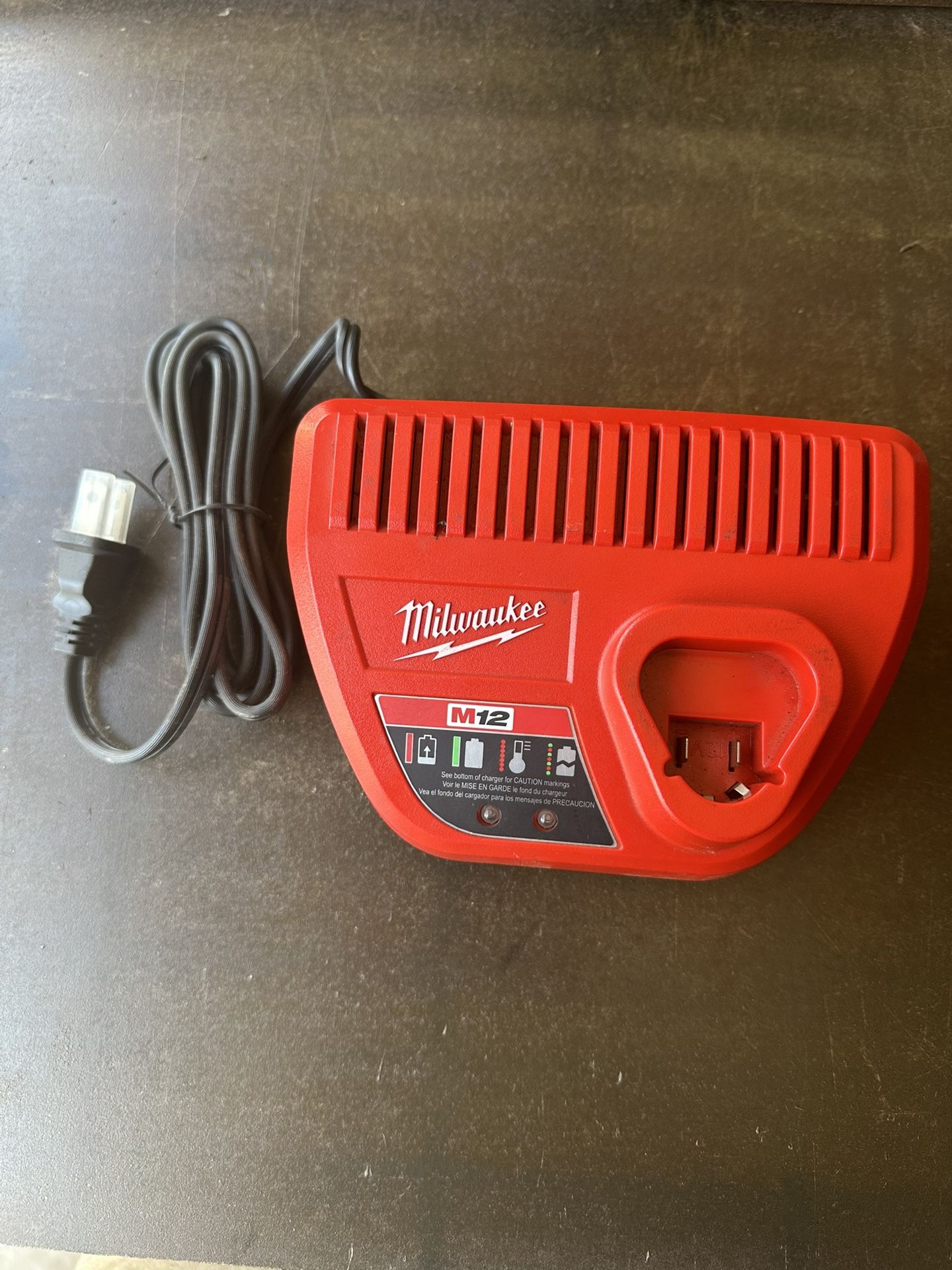Milwaukee M12 Charger