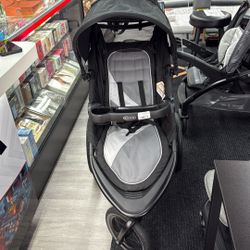 NEW JUST ENSAMBLE Graco stroller 3 WHEELS