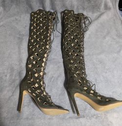 Cape Robin Tall Zip-up Boots Size 8.5