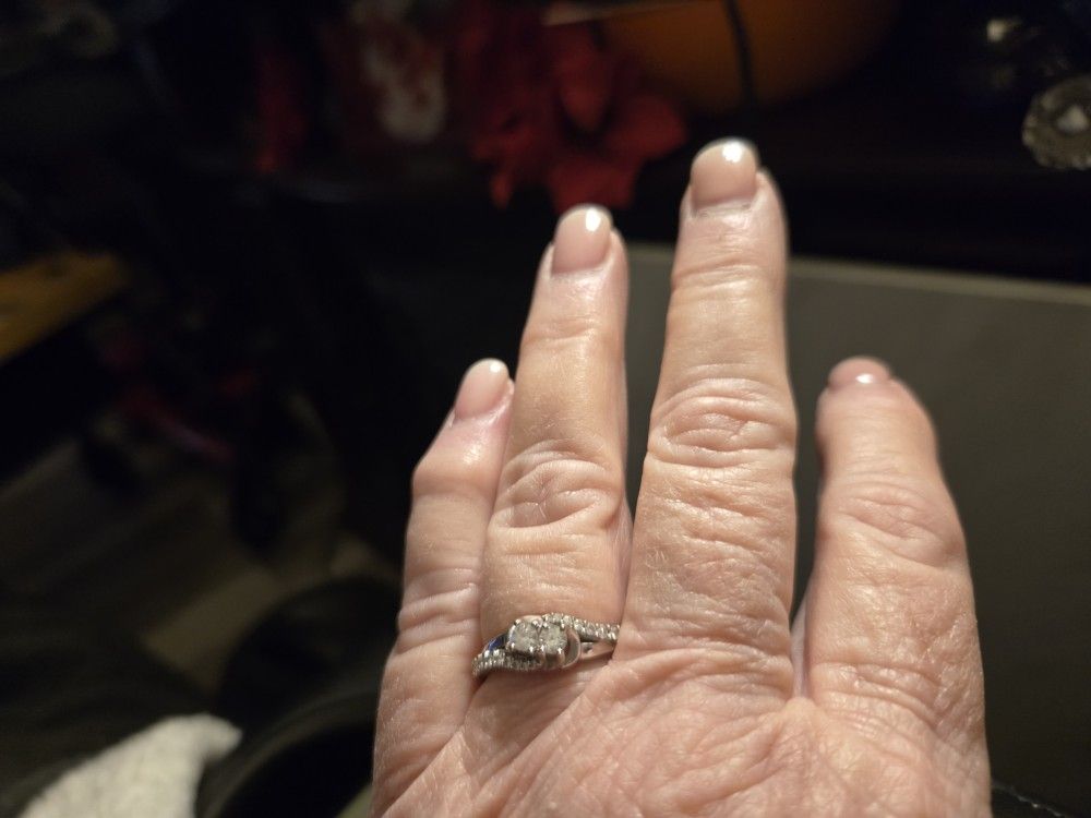 Engagement/wedding Ring