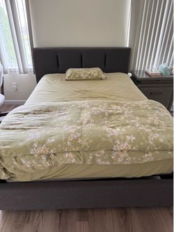 A like new queen bed set
