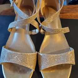 New Without Tags/Box GOLD  Dream PAIRS SIZE 9 WOMANS  Ankle Strap Low Wedge Sandals