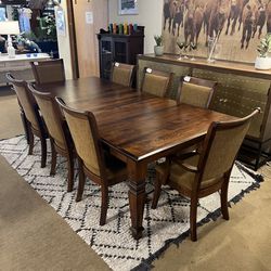 Amish Maple Extending Dining Table & 8 Chairs