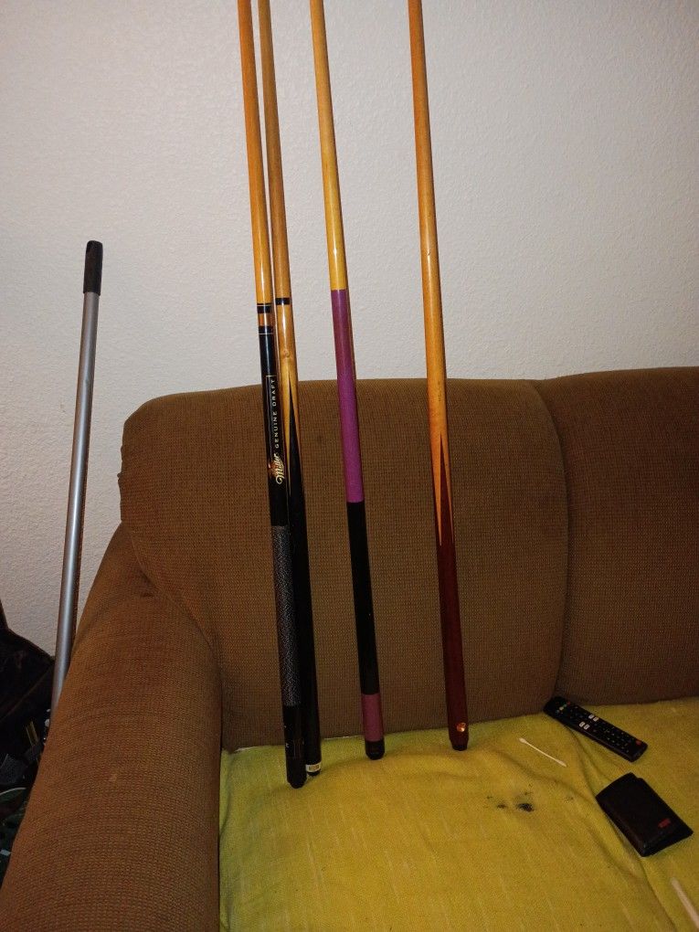 Billiards Cues Set Of Four (Stealth, Dufferin, MGD)