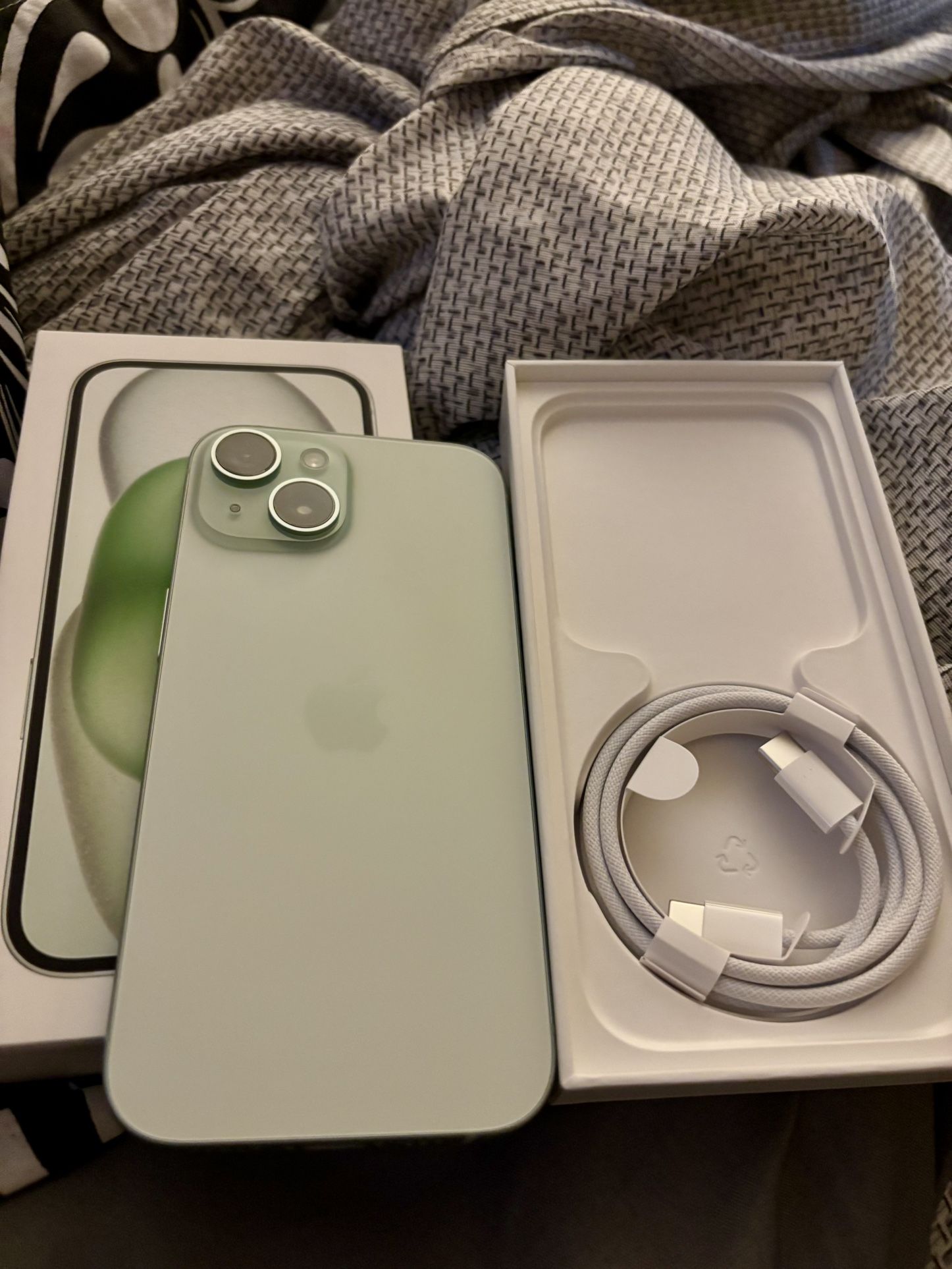 IPHONE 15 128gb T-Mobile