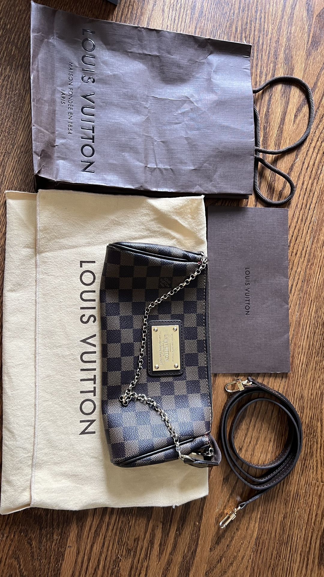Vintage LOUIS VUITTON. Docs included. Gorgeous purse.