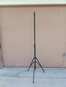 Calumet MonoLight Tripod Stand (MF-6060) $5