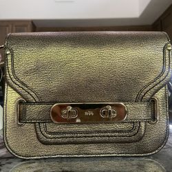 Coach 35995 Swagger Small Shoulder Bag Gold