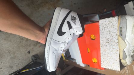 Air Jordan 1 Mid
