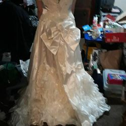 wedding dress Still Available