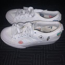 White Trendy Adidas ( ONLY TAKING CASHAPP OR PAYPAL)