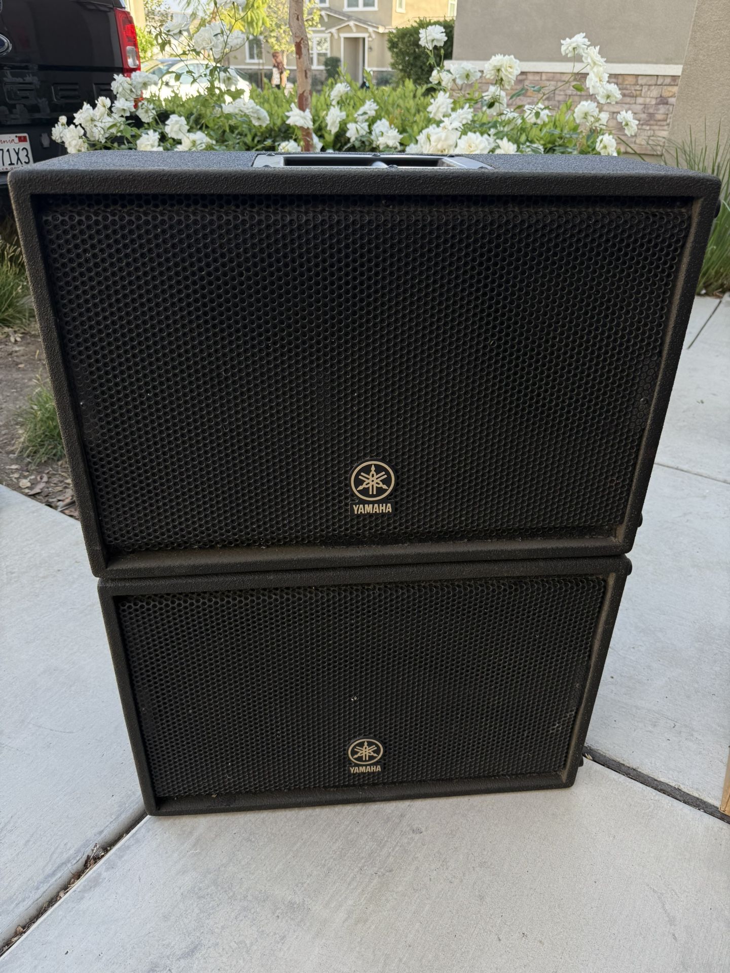 Yamaha CM12V 700W 12 inch Passive Floor Monitor