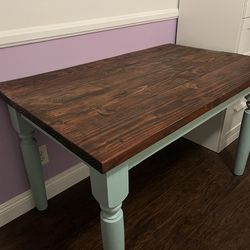 Table / Desk